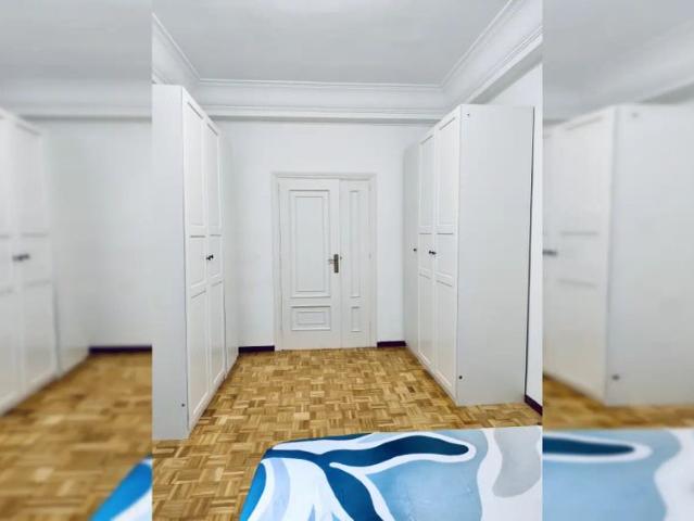 Room in a shared 7 bedroom apartment for rent in Goya