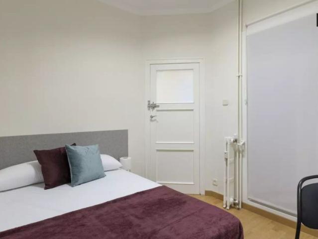 Room in a shared 7 bedroom apartment for rent in Goya, professionals and students only