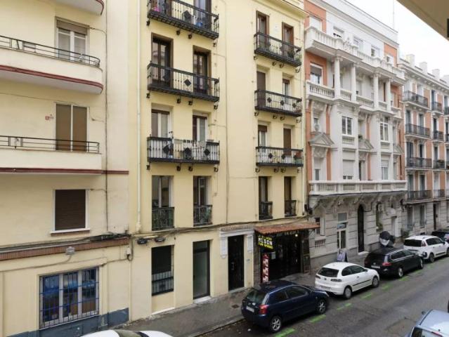 Room in a shared 7 bedroom apartment for rent in Gaztambide
