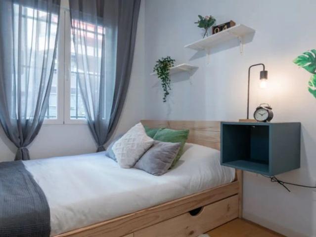 Room in a shared 7 bedroom apartment for rent in Gaztambide
