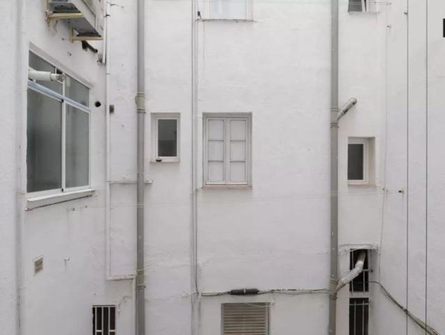 Room in a shared 7 bedroom apartment for rent in Gaztambide