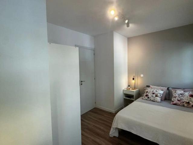 Room in a shared 7 bedroom apartment for rent in Gaztambide, Madrid