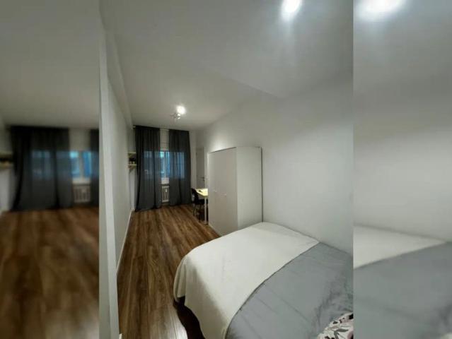 Room in a shared 7 bedroom apartment for rent in Gaztambide, Madrid