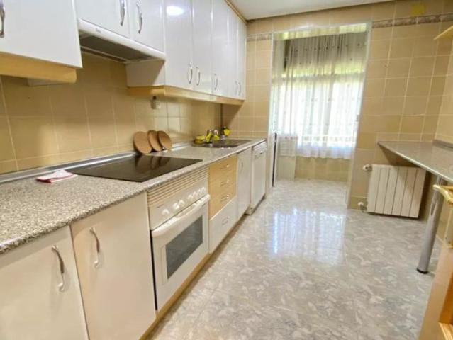 Room in a shared 7 bedroom apartment for rent in Entrevías