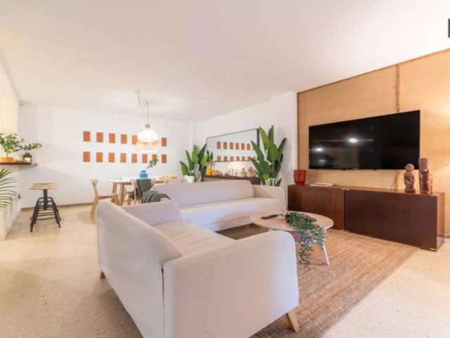 Room in a shared 7 bedroom apartment for rent in el Congrés i els Indians