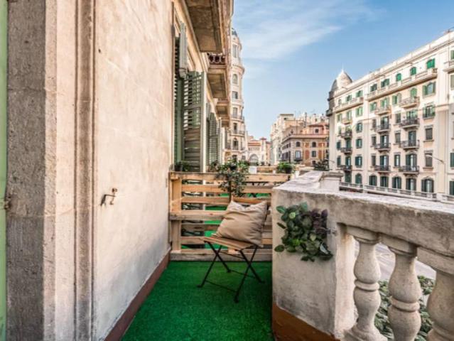 Room in a shared 7 bedroom apartment for rent in el Gotic, professionals only