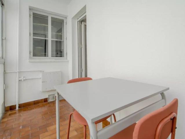Room in a shared 7 bedroom apartment for rent in Estrella, all bills included, professionals only