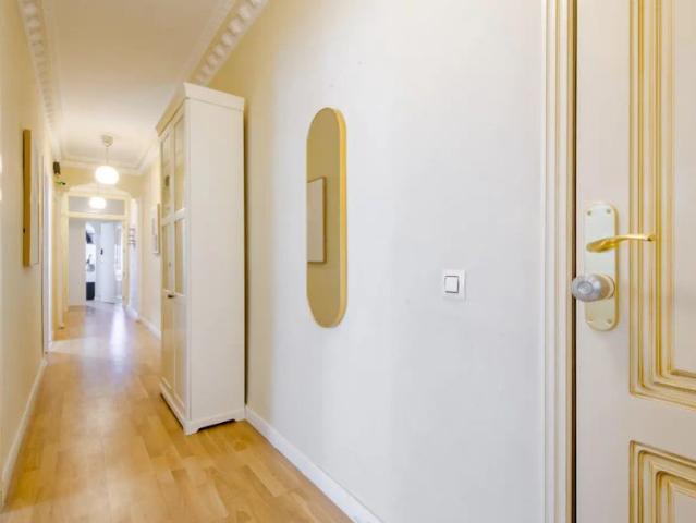 Room in a shared 7 bedroom apartment for rent in Fuente del Berro