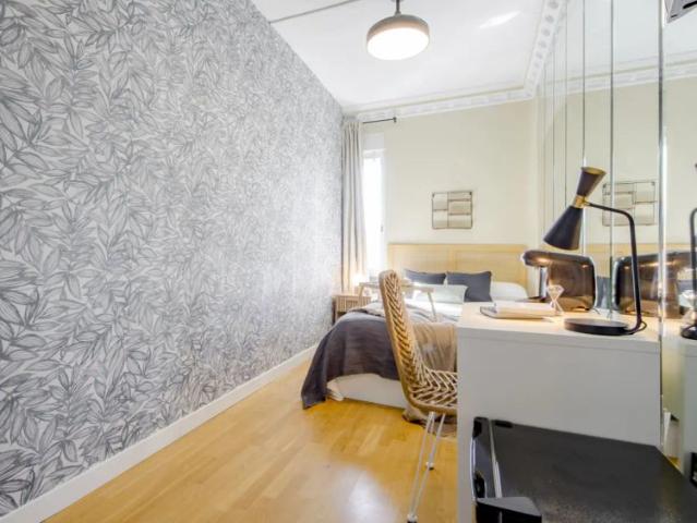 Room in a shared 7 bedroom apartment for rent in Fuente del Berro