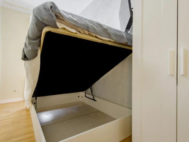 Room in a shared 7 bedroom apartment for rent in Fuente del Berro