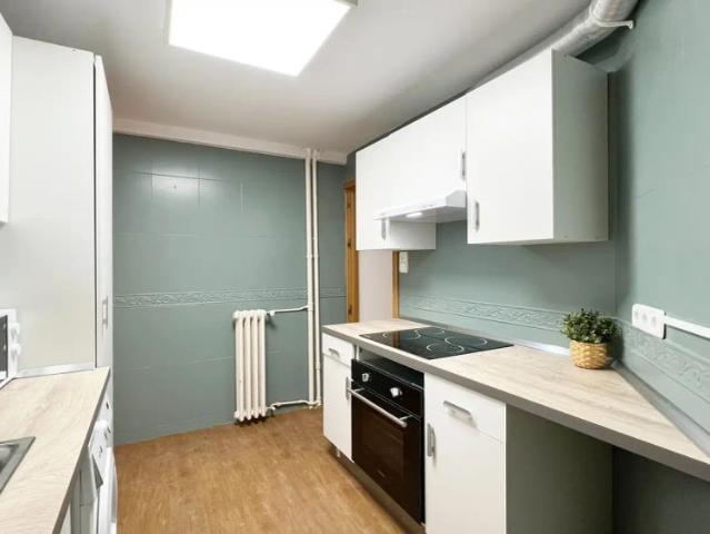 Room in a shared 7 bedroom apartment for rent in Imperial, all bills included