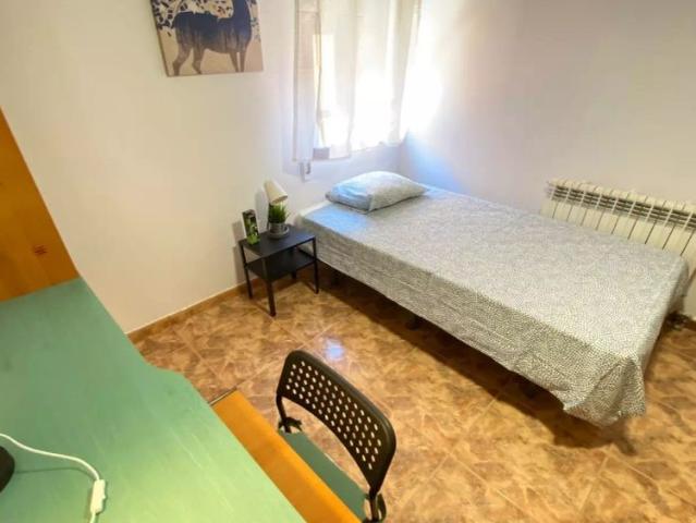 Room in a shared 7 bedroom apartment for rent in Orcasur
