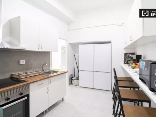 Room in a shared 7 bedroom apartment for rent in La Xerea
