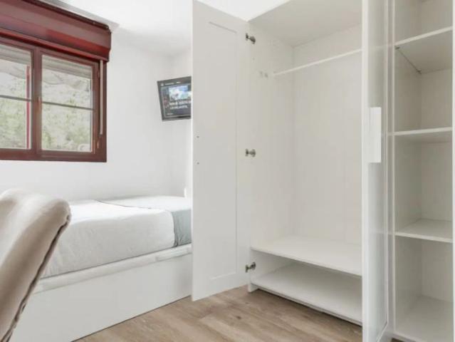 Room in a shared 7 bedroom apartment for rent in San Isidro