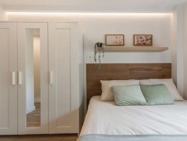 Room in a shared 7 bedroom apartment for rent in San Isidro
