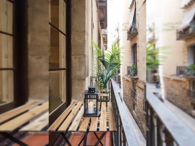 Room in a shared 7 bedroom apartment for rent in Sant Pere Santa Caterina i la Ribera, couples allowed