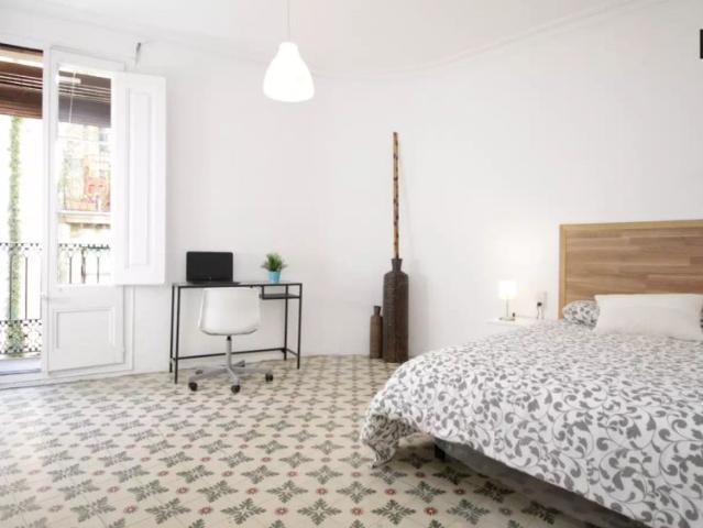 Room in a shared 7 bedroom apartment for rent in Sant Pere Santa Caterina i la Ribera