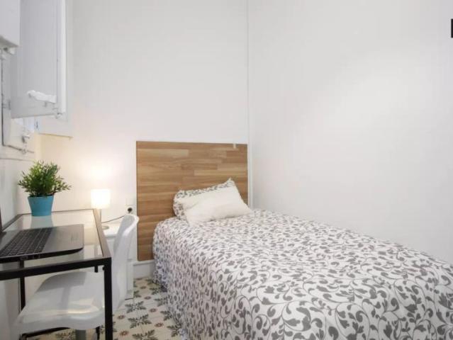 Room in a shared 7 bedroom apartment for rent in Sant Pere Santa Caterina i la Ribera