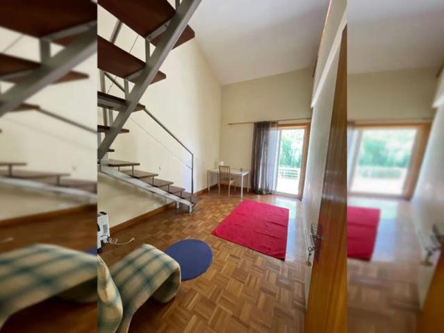 Room in a shared 7 bedroom apartment for rent in Porto