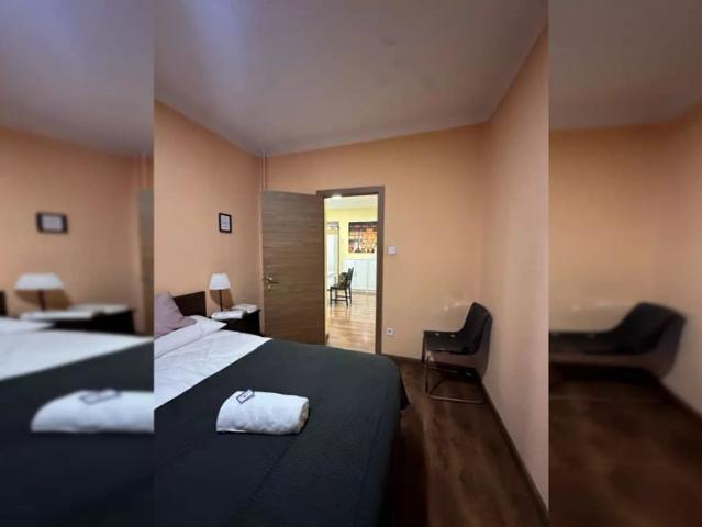 Room in a shared 7 bedroom apartment for rent in Palacio, Madrid