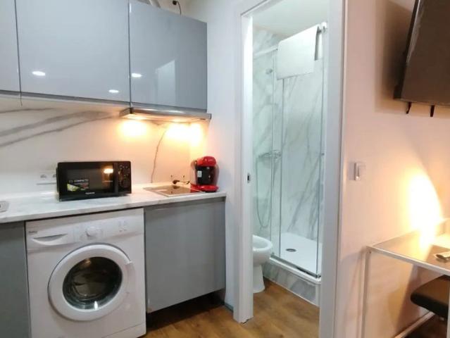 Room in a shared 7 bedroom apartment for rent in Palacio, Madrid