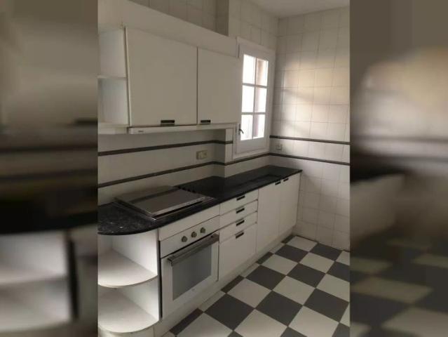 Room in a shared 7 bedroom apartment for rent in Pedralbes