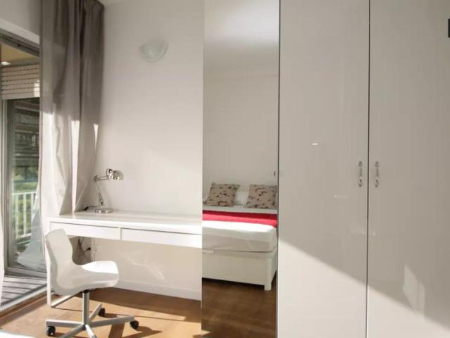 Room in a shared 7 bedroom apartment for rent in Pedralbes