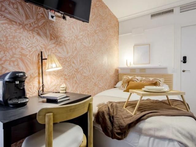 Room in a shared 7 bedroom apartment for rent in Peñagrande