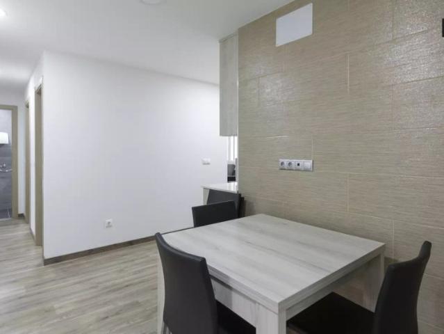 Room in a shared 7 bedroom apartment for rent in Quintana, perfect for students