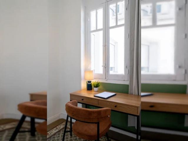 Room in a shared 7 bedroom apartment for rent in Ríos Rosas