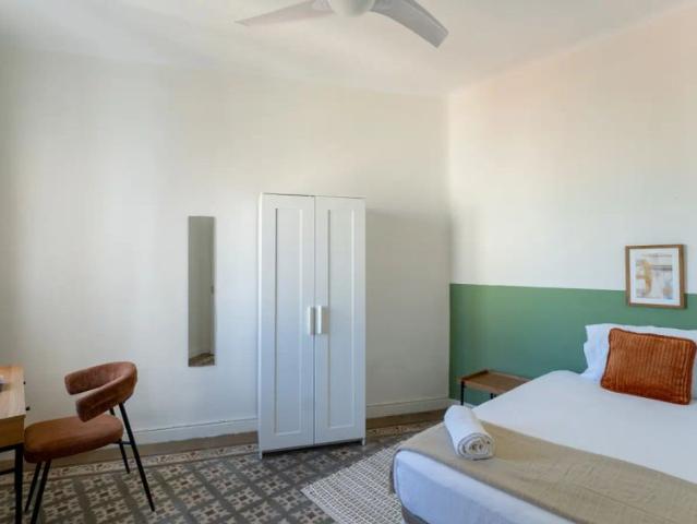 Room in a shared 7 bedroom apartment for rent in Ríos Rosas