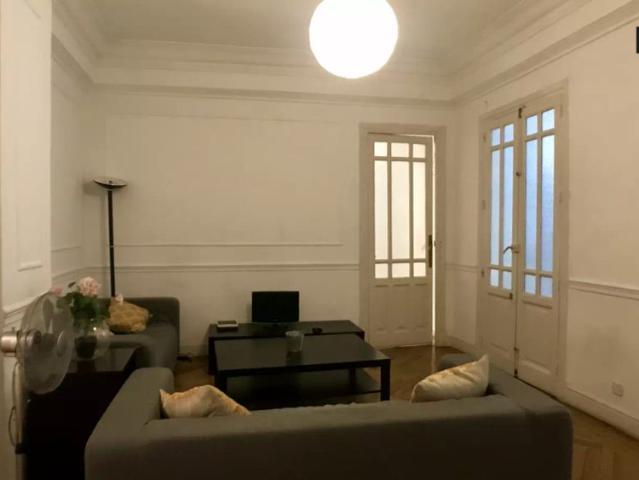 Room in a shared 7 bedroom apartment for rent in Trafalgar