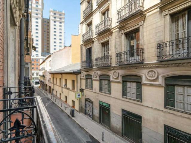 Room in a shared 7 bedroom apartment for rent in Universidad, all bills included