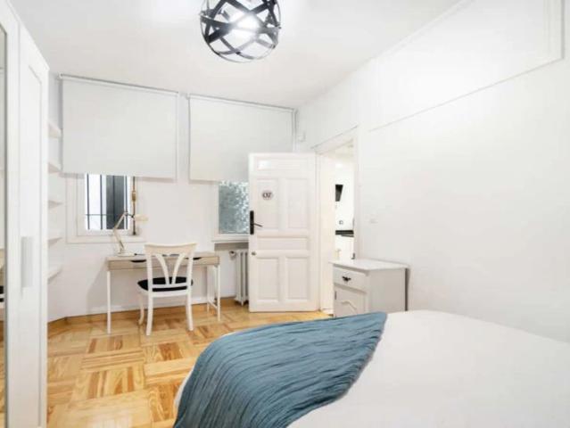 Room in a shared 7 bedroom apartment for rent in Universidad, all bills included