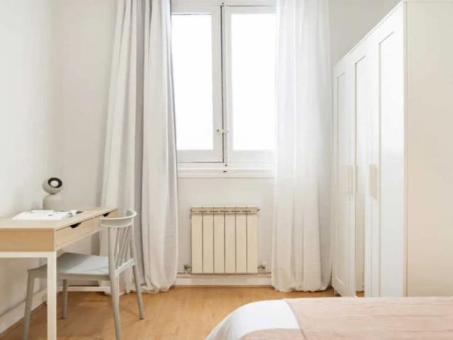 Room in a shared 7 bedroom apartment for rent in Universidad