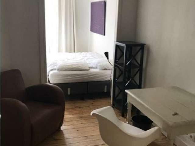 Room in a shared 7 bedroom flat, Saint Pierre, Brussels