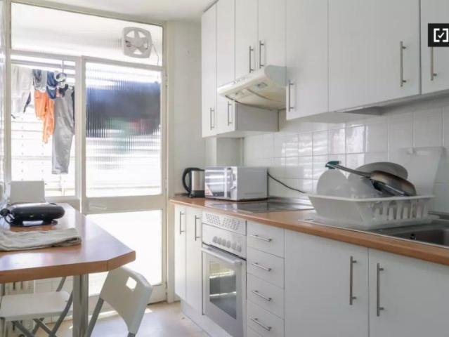 Room in a shared 8 bedroom apartment for rent in Cuatro Caminos