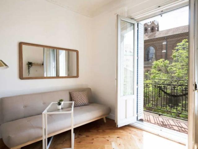 Room in a shared 8 bedroom apartment for rent in Almagro