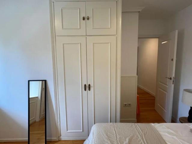 Room in a shared 8 bedroom apartment for rent in Aravaca, bills included