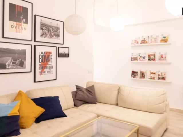 Room in a shared 8 bedroom apartment for rent in Gaztambide