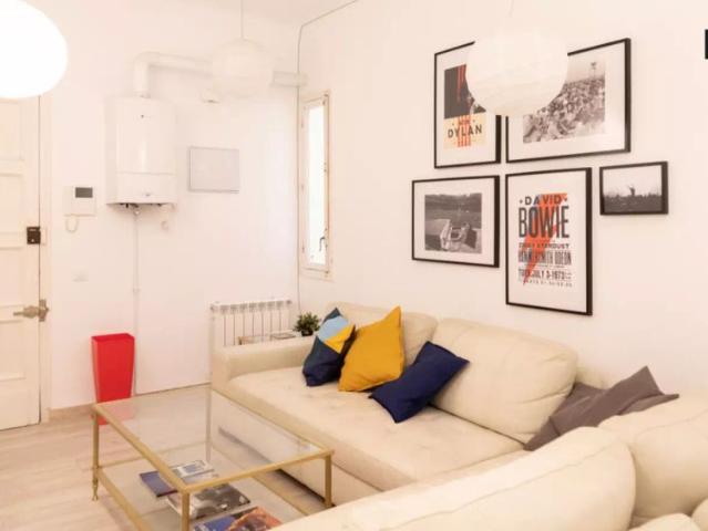 Room in a shared 8 bedroom apartment for rent in Gaztambide