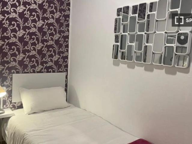 Room in a shared 8 bedroom apartment for rent in el Fort Pienc