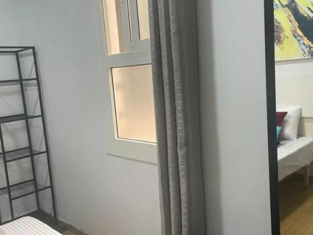 Room in a shared 8 bedroom apartment for rent in el Fort Pienc