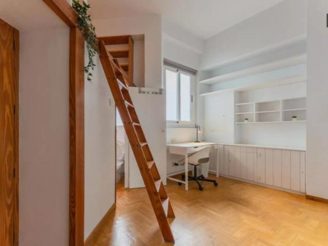 Room in a shared 8 bedroom apartment for rent in La Gran Vía perfect for students or professionals