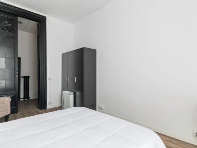 Room in a shared 8 bedroom apartment for rent in la Dreta de l'Eixample