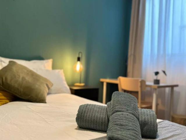 Room in a shared 8 bedroom apartment for rent in Sol, all bills included