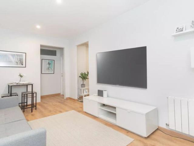 Room in a shared 8 bedroom apartment for rent in Sant Gervasi Galvany, bills included