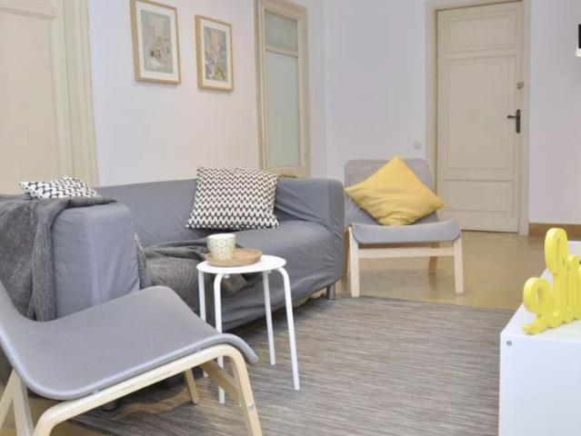 Room in a shared 8 bedroom apartment for rent in Sant Gervasi Galvany, professionals and students only, no couples