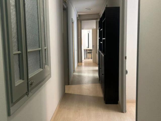 Room in a shared 8 bedroom apartment for rent in Sant Pere Santa Caterina i la Ribera, suitable for professionals and students only