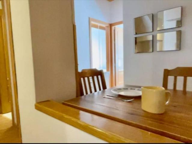 Room in a shared 8 bedroom apartment for rent in Valdeacederas, all bills included